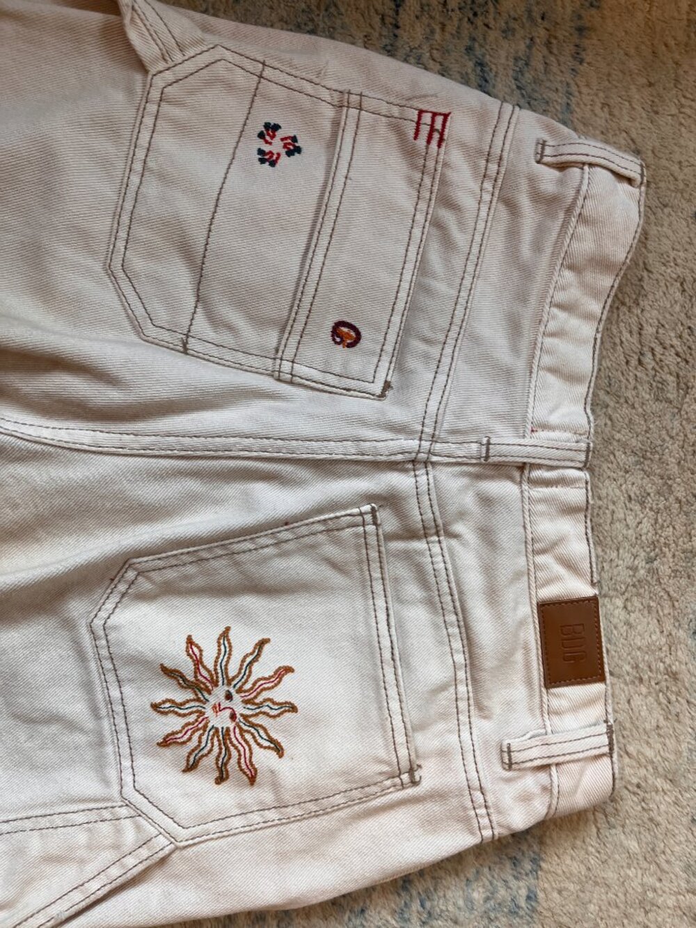 BDG Embroidered Cream Jeans | Whimsical Floral & Nature Motif | Size 26 - Picture 7 of 7